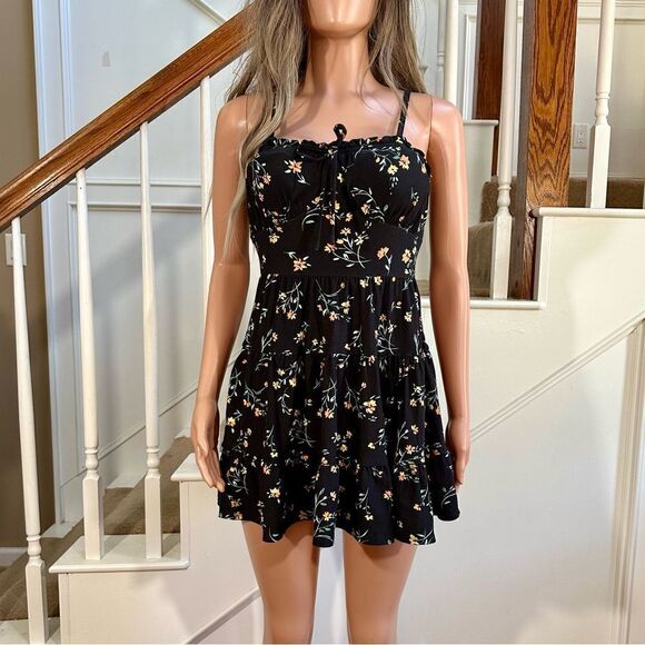 Dresses & Skirts - Black floral summer dress